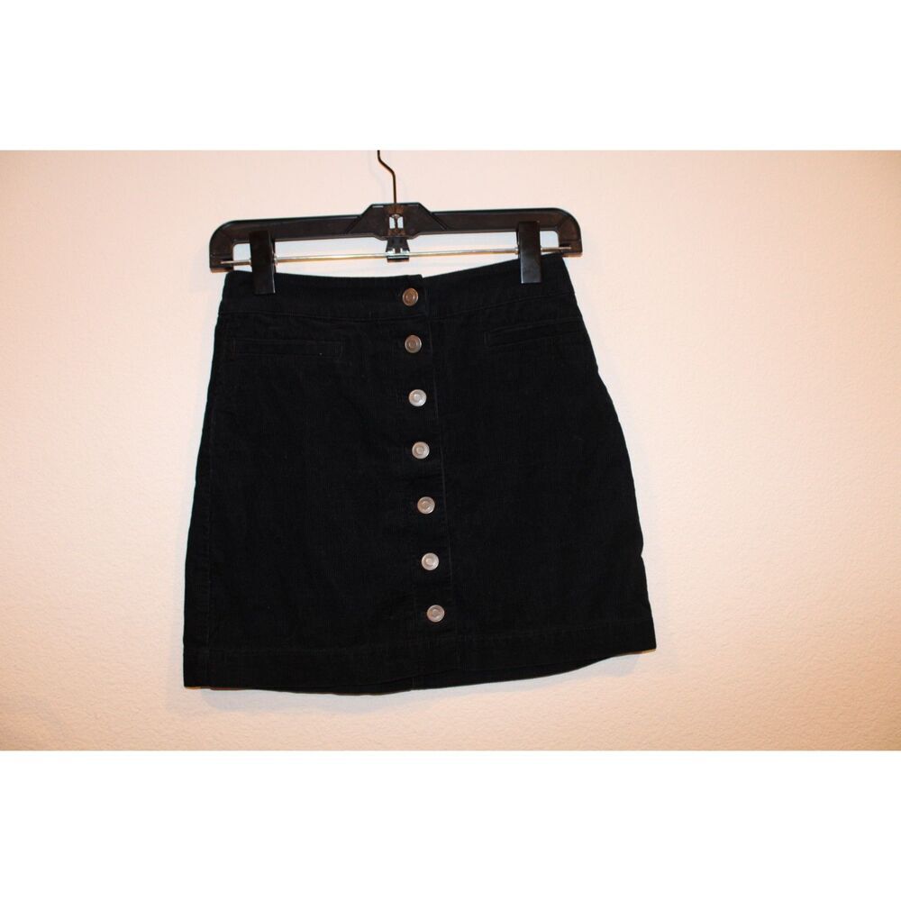 Aritzia Wilfred Free size 2 black corduroy button front mini skirt